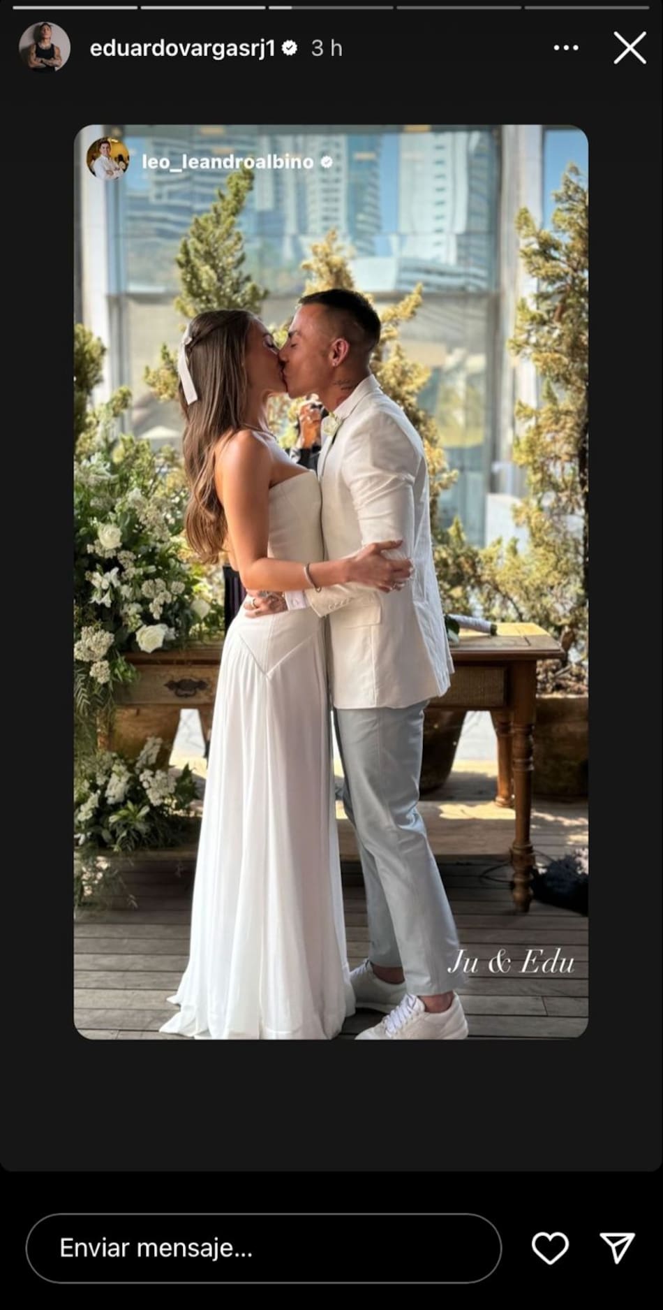 Eduard Vargas se sumó al club de los casados.