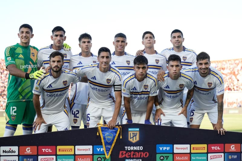 alinearía a Carlos Palacios y Williams Alarcón este domingo ante Huracán. (Foto: @BocaJrsOficial)