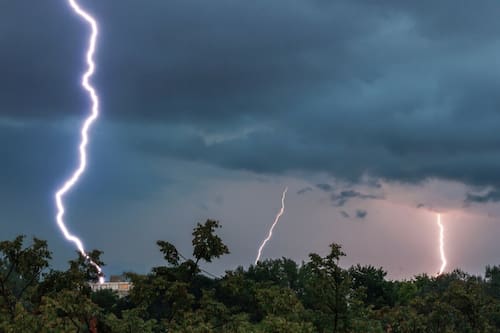 Emiten aviso meteorológico por posibles tormentas eléctricas para la RM y otras dos regiones del país