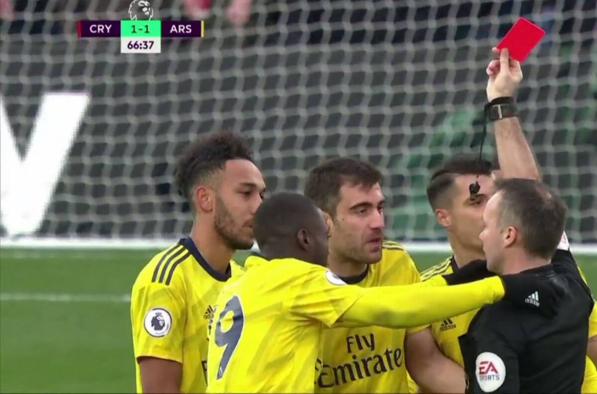 ¡Roja merecida! Criminal patada de Aubameyang en partido de Arsenal le valió una expulsión