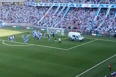 Fuertes imágenes: Patricio Toledo se desvaneció en el Adiós Capitanes y fue retirado en ambulancia