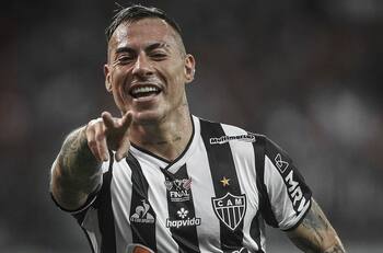 Extraordinario compañero para Edu Vargas: Atlético Mineiro fichó a ídolo uruguayo