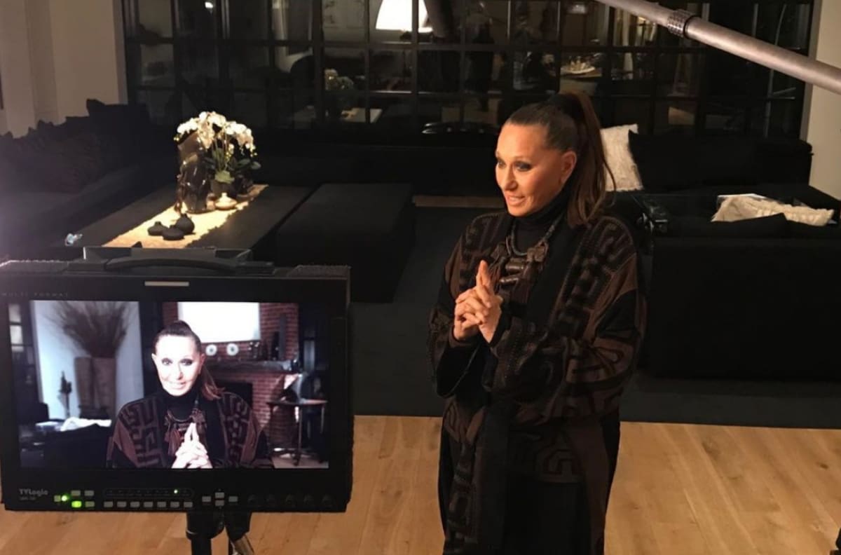 La diseñadora, Donna Karan, contrae Covid-19 tras recibir vacuna