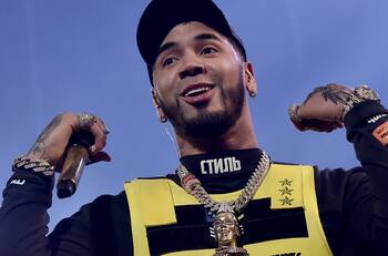 Anuel AA sacó a la venta el disco 'Emannuel' autografiado en formato CD