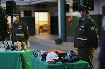 Detienen a grupo con 35 bombas molotov: uno de los sujetos portaba ropa de observadores de DD.HH.