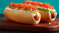 Dominó lanza imperdible promoción: come todos los completos que quieras por solo $10.990 en este local de la RM