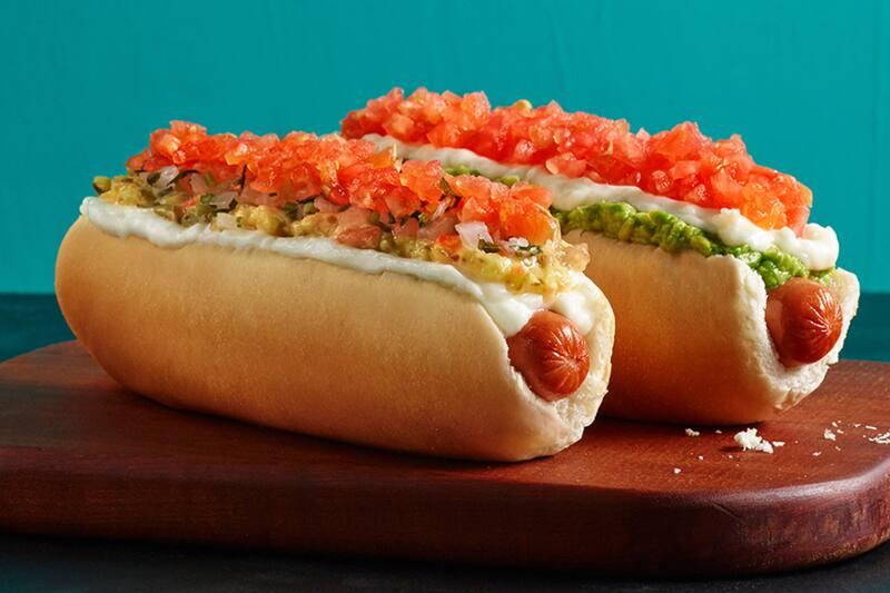 El evento invita a comer todos los completos que puedas por solo $10.990. Créditos: Dominó.