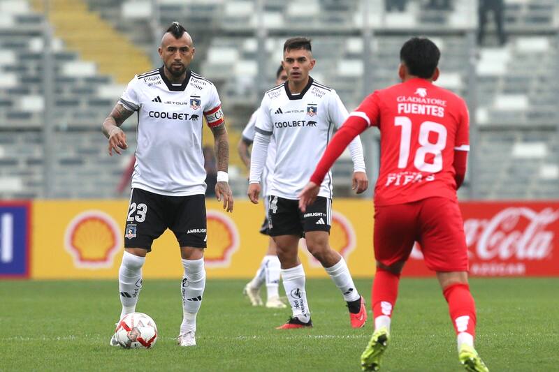Colo Colo venció 6-0 a Quillón en el Monumental