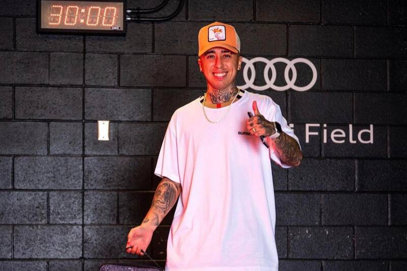 El futbolista chileno no ha podido jugar por una larga lesión.