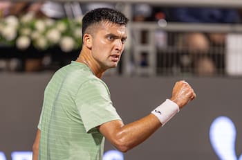 Tomás Barrios firma sólida victoria y queda a un paso del cuadro principal de Indian Wells