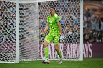 La rompe en Argentina: Dibu Martínez lanzó su propia línea de perfumes