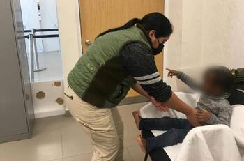 Rescatan a niña chilena de dos años abandonada en Rio Bravo