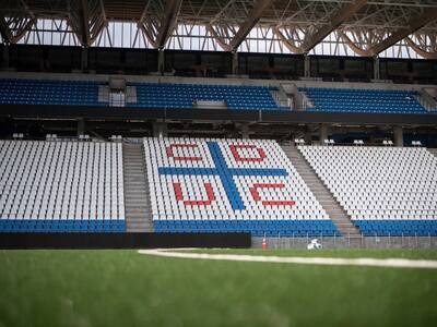 A pocos días de su estreno: la UC coloca el último detalle en su Claro Arena