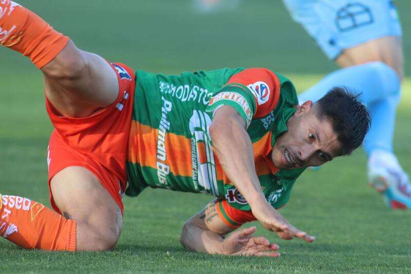 jugando por Cobresal ante O'Higgins en la temporada 2023.