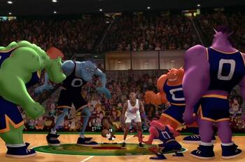Actuó con Michael Jordan en Space Jam: El gigante de la NBA que quedó parapléjico tras accidente en bicicleta