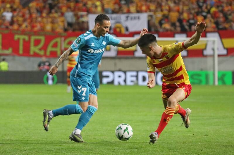 El cuadro de Manuel Pellegrini empató 1-1 en la vuelta ante el Jagiellonia Bialystok y clasificó a semifinales de Conference League. (Foto: EFE)