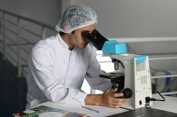 5 carreras del área de la salud que puedes estudiar en CFT y que garantizan sueldos sobre los $700.000