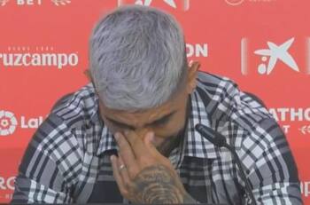 El desconsolado llanto de Éver Banega en su despedida del Sevilla