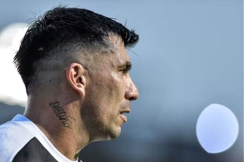 Gary Medel lleva un mes confinado en el banco de suplentes en Vasco da Gama.