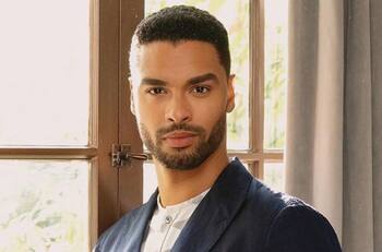 Según un análisis científico: Regé-Jean Page es catalogado como el hombre más hermoso del mundo