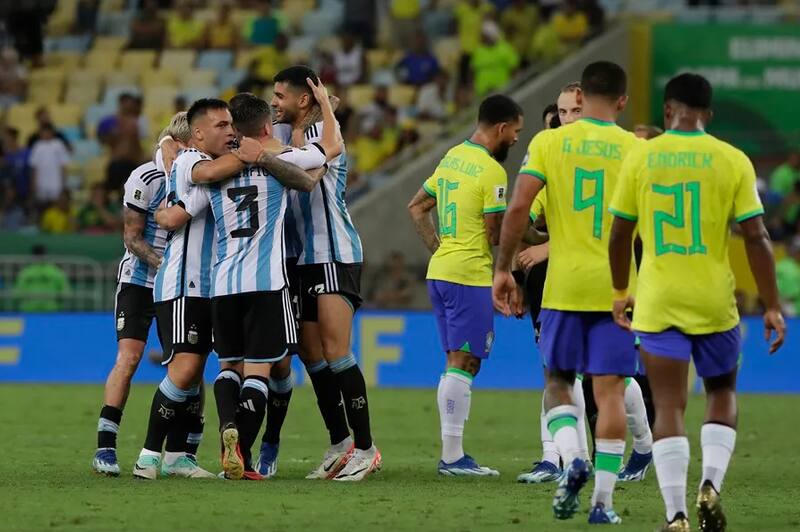 Medios trasandinos encienden el clásico Sudamericano. Foto: EFE.