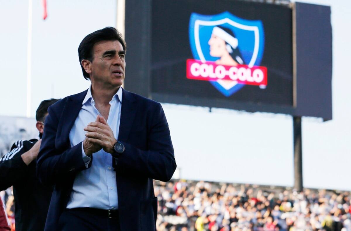 Gustavo Quinteros cerró el plantel 2022 de Colo Colo y reveló qué hará con Christian Santos