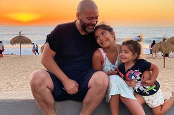 "Fue para bien y para mal...": Alejandro Arriagada y cómo la llegada de sus hijas le cambió la vida