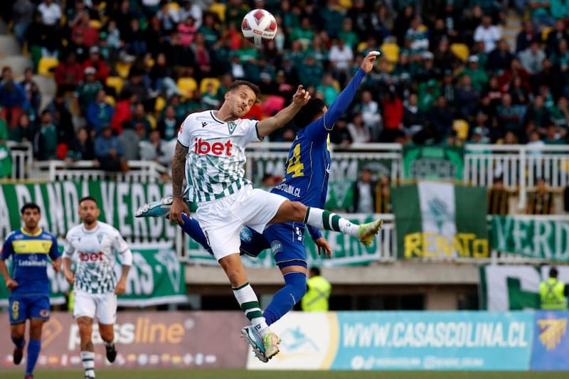 El uruguayo Joaquín Pereyra portó la jineta de capitán de Santiago Wanderers en los últimos dos compromisos jugados por el Decano. Foto: Agencia Aton.