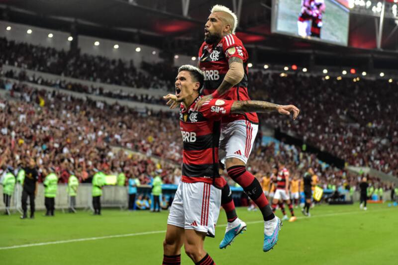 Arturo Vidal fue titular en la victoria por 2-0 de Flamengo sobre Ñublense en Río de Janeiro. Foto: Agencia Aton.