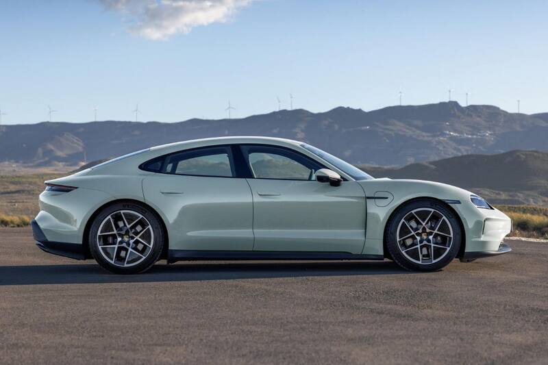 El nuevo Porsche Taycan tiene ligeros cambios en el exterior