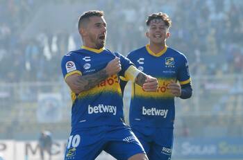 Capitán de Everton alaba a los juveniles del primer equipo: "Hay que darles prioridad"