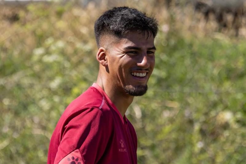 El lateral de 20 años fue presentado como nuevo refuerzo de Deportes Concepción. Foto: Deportes Concepción