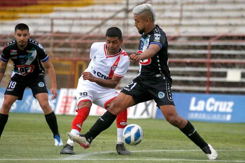 defendiendo a Deportes Puerto Montt. Foto: Agencia Aton.