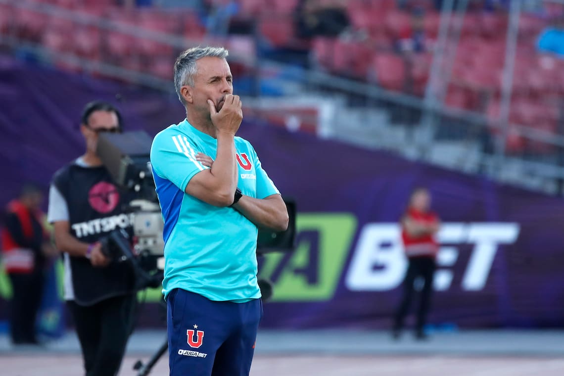 "Me gusta porque no tiene que saltar, no tiene que gritar, no tiene que moverse para allá y para acá", dice Marcoleta del técnico de la U.