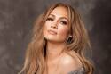 Jennifer Lopez deja poco a la imaginación con diminuto traje de baño