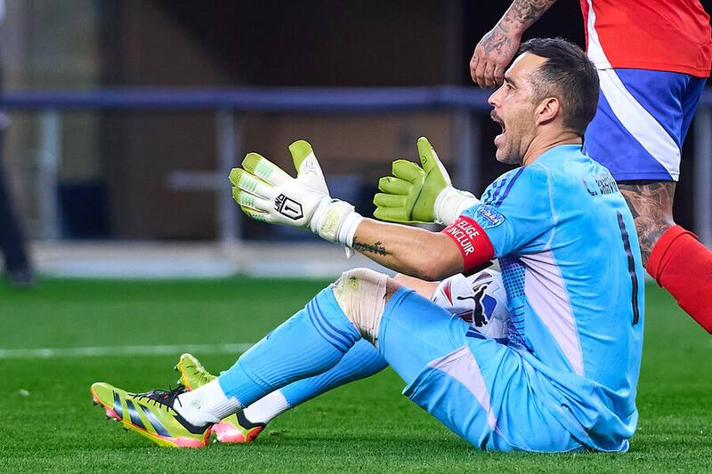 La picante frase de Claudio Bravo que generó molestia en los hinchas de Argentina. Foto: Aton.
