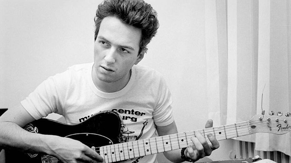 Joe Strummer murió un día como hoy.