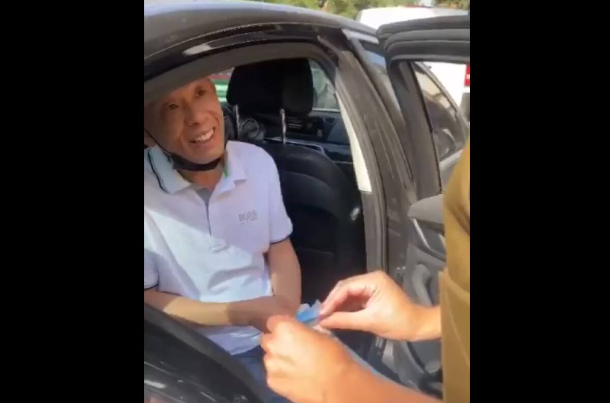 VIDEO | Ciudadano chino intentó sobornar a Carabineros con $40 mil y terminó detenido