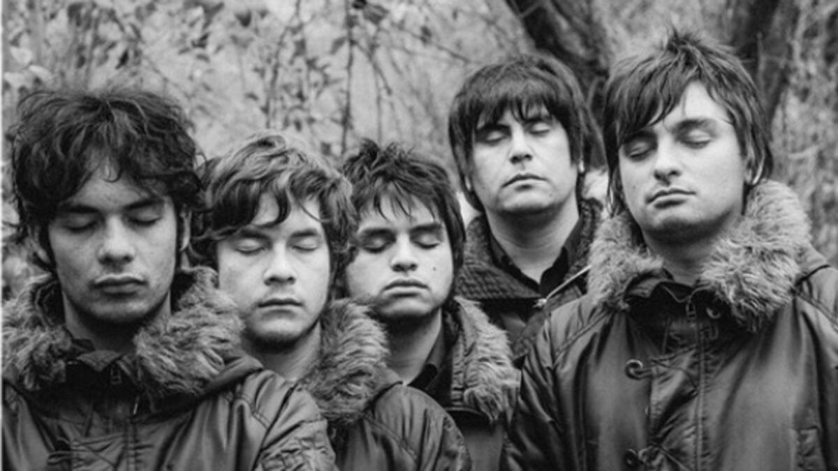 Los Bunkers realizan sorpresiva transmisión cantando uno de sus éxitos y compartiendo fotografía reciente de la banda