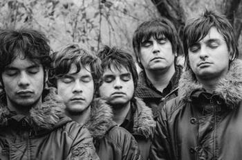 Los Bunkers realizan sorpresiva transmisión cantando uno de sus éxitos y compartiendo fotografía reciente de la banda