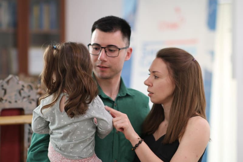 requiere de un proceso de postulación previo para ser otorgado.