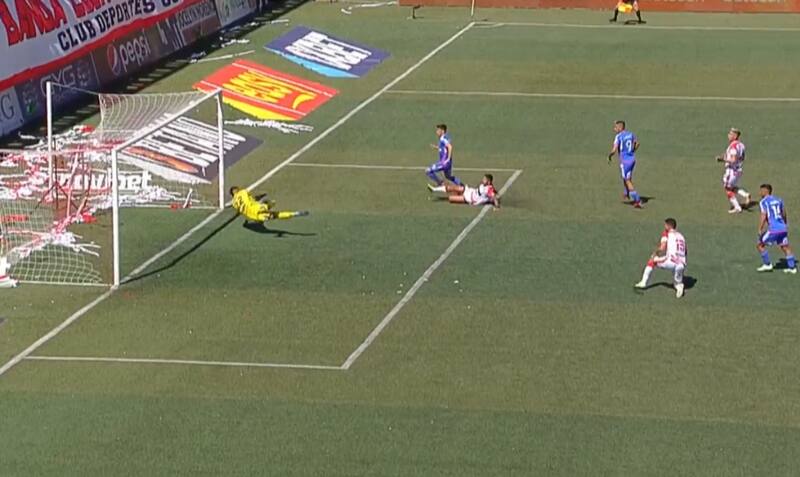 La atajada de Nelson Espinoza que evitó el gol de la U.