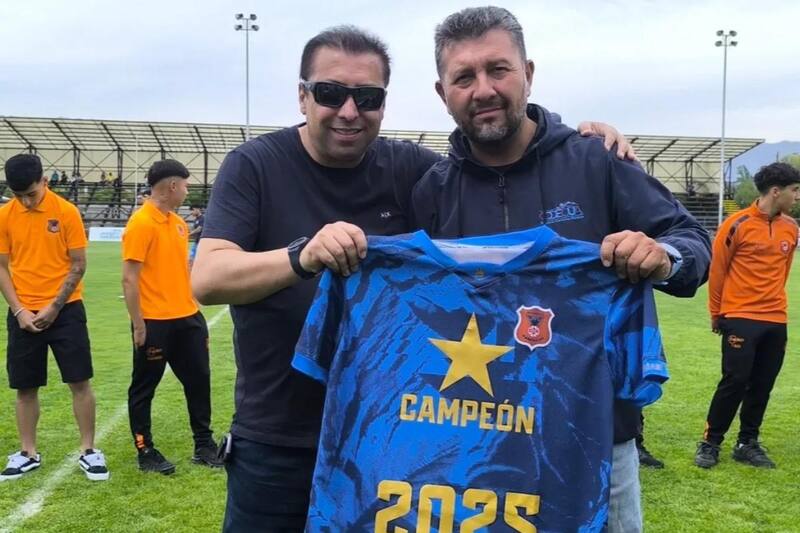 El cuadro rancagüino se proclamó como el vencedor de la Zona Sur y se medirá este sábado a Atlético Oriente. Foto: Deportes Rancagua.