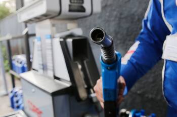 Precio de la bencina: La buena noticia que entregó el ministro Mario Marcel sobre el combustible