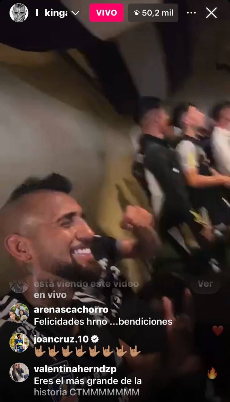 Joan Cruz comentó en la transmisión de Arturo Vidal mientras festejaban el título de Colo Colo