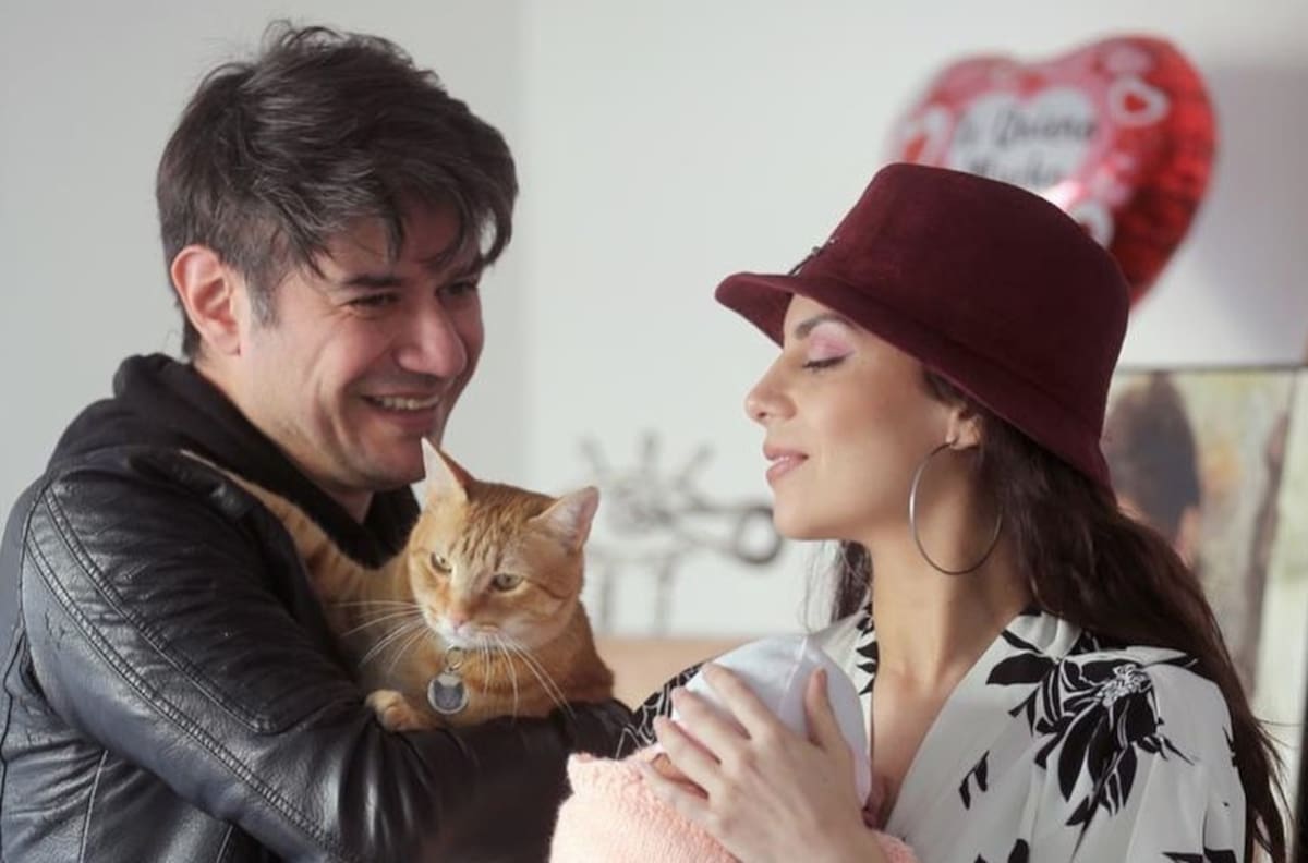 Kathy Contreras publicó tierno video de su pareja tocando la guitarra para su pequeña hija Selva