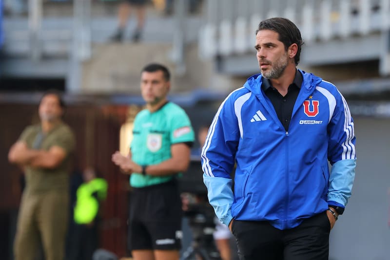 ¿Vásquez o Assadi? El lindo problema que debe resolver Fernando Gago para el estreno de la U en el Nacional. Foto: Aton.