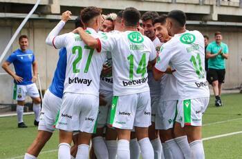 Nuevo socio para Marcelo Díaz: Audax Italiano se refuerza con mediocampista que viene del fútbol argentino