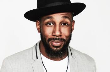 Quién era Stephen "tWitch" Boss, bailarín y actor estadounidense que falleció a los 40 años