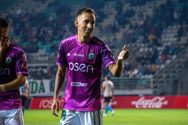 El delantero en su paso por Temuco. Foto: Instagram Damián González.